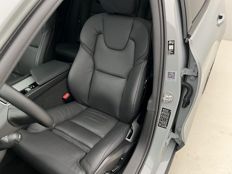 Volvo V60 B4 PLUS DARK AUT 1.maj. - fotka 18 z 47
