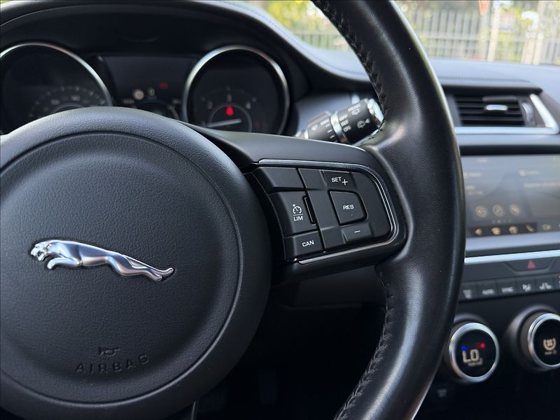 Jaguar E-Pace 2.0 D180 První majitel ČR - fotka 14 z 27