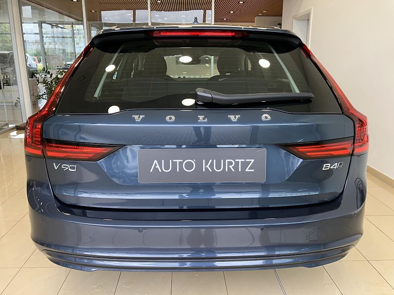Volvo V90 B4 AWD Momentum PRO AT8, ČR - fotka 8 z 42