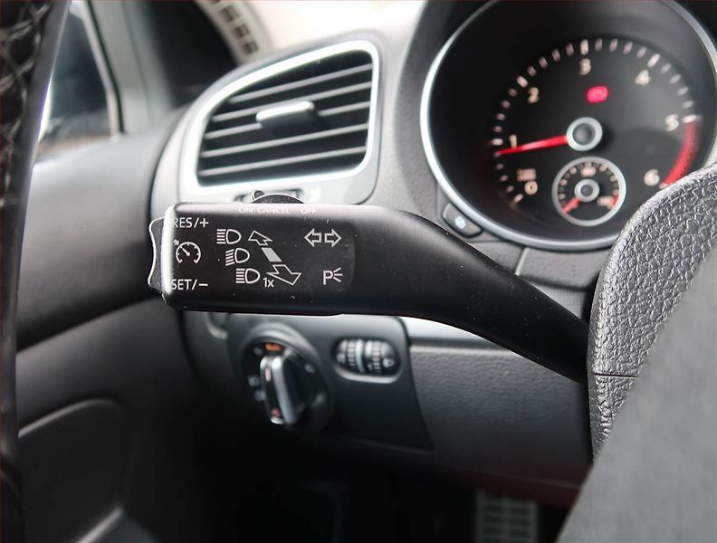 Volkswagen Golf (2011) 1.6 TDI, Tempomat - fotka 18 z 18
