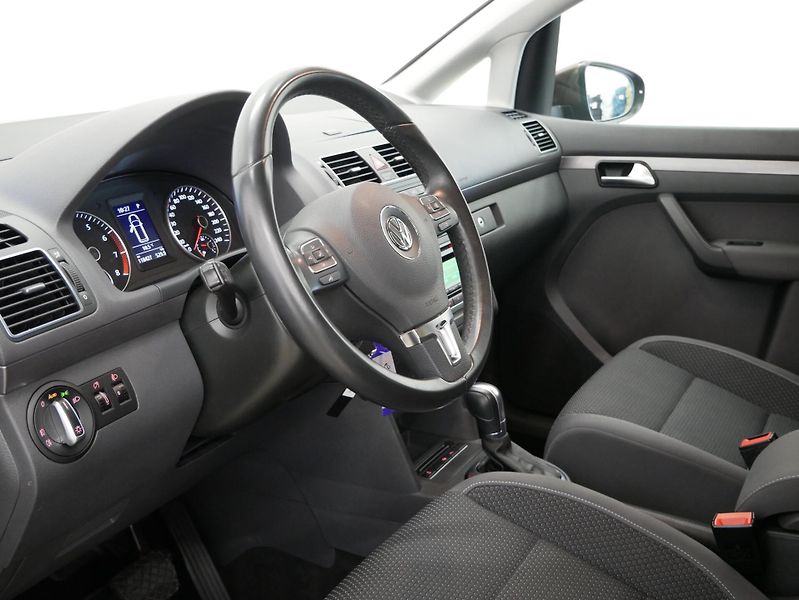 Volkswagen Touran - fotka 14 z 25