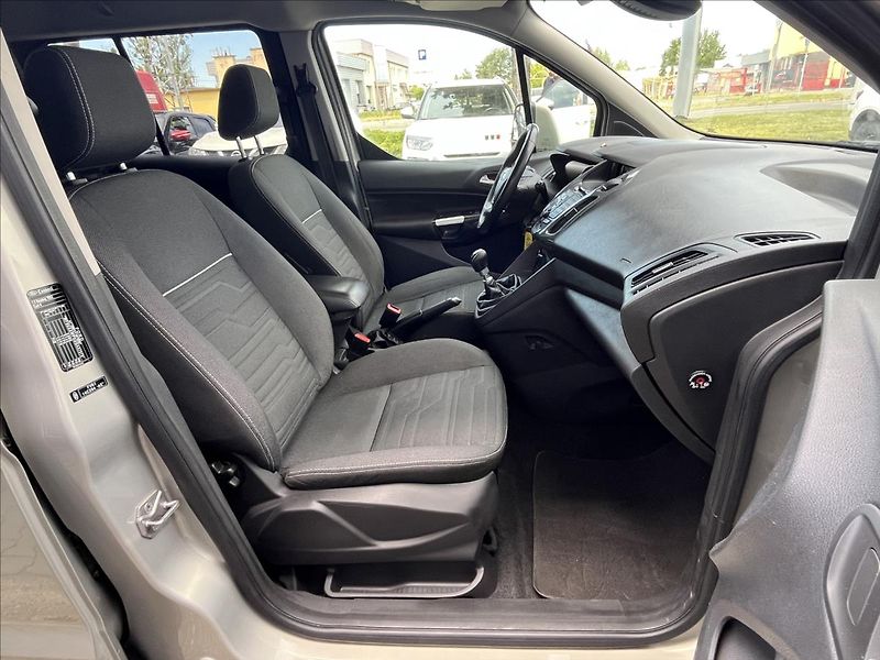 Ford Tourneo Connect 1,5 TDCi - fotka 16 z 19