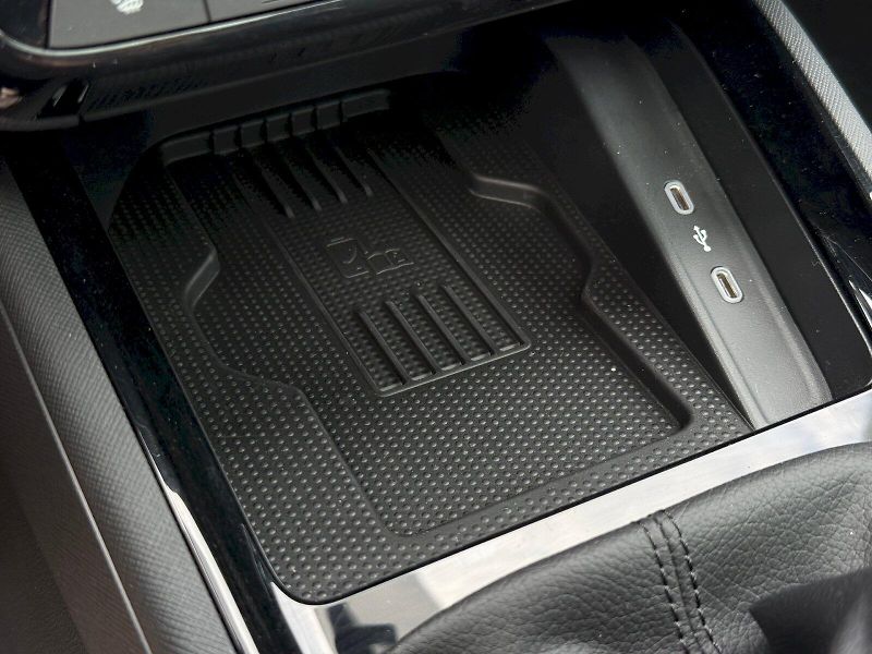 Škoda Kamiq (2025) 1.0 TSI 85 kW Monte Carlo - fotka 13 z 23