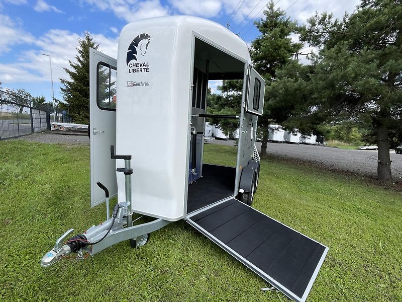 Cheval Liberté (2026) Touring Country, BÍLÝ - fotka 2 z 33
