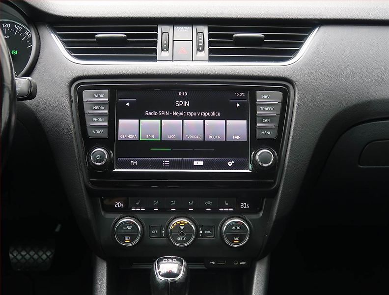 Škoda Octavia (2013) Elegance 1.8 TSI, 4X4 - fotka 12 z 23