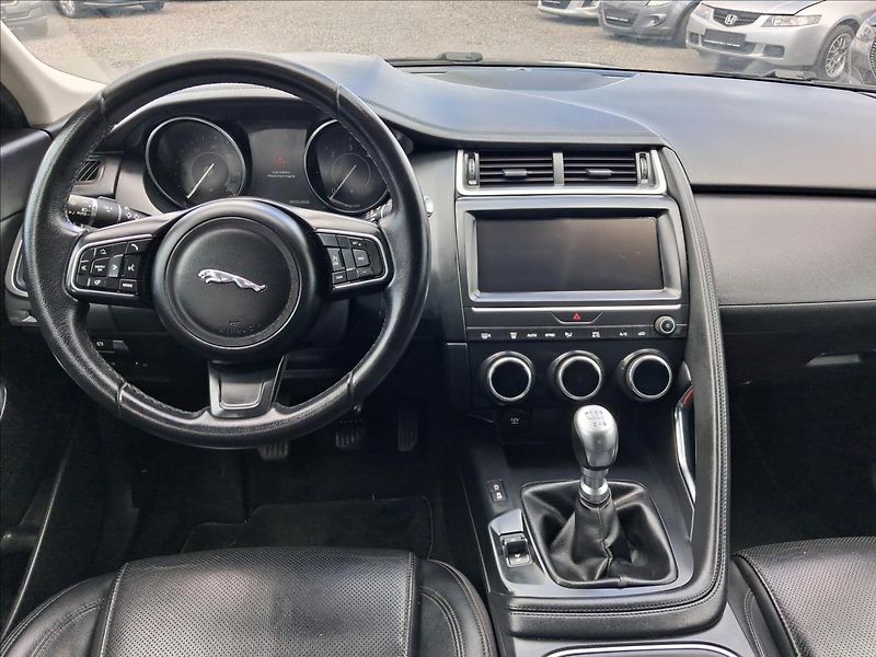 Jaguar E-Pace 2,0 S - fotka 10 z 14