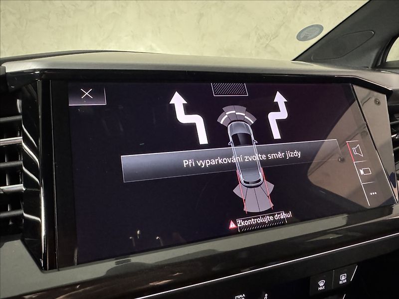 Audi Q4 e-tron 40 150kW S-Line LED Kamera - fotka 43 z 50