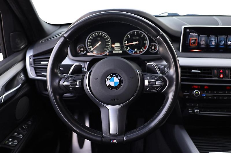 BMW X5 xDrive30d - fotka 13 z 15