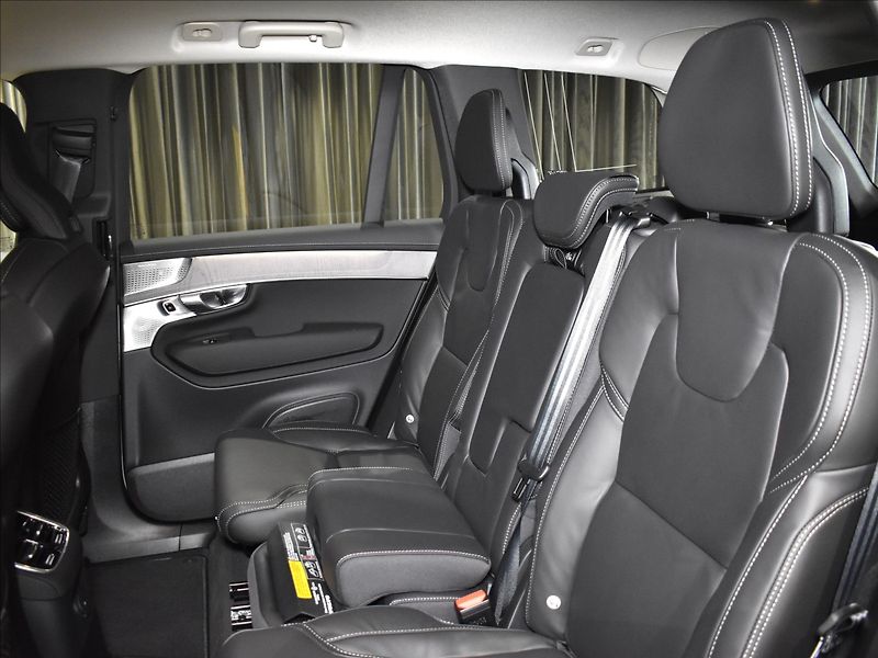 Volvo XC90 (2026) 2,0 T8  Plus Dark - fotka 26 z 35