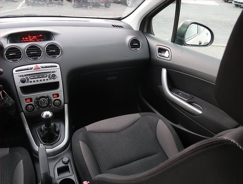 Peugeot 308 (2012) 1.6 VTi, ČR,1.maj, Serv.kniha - fotka 8 z 17