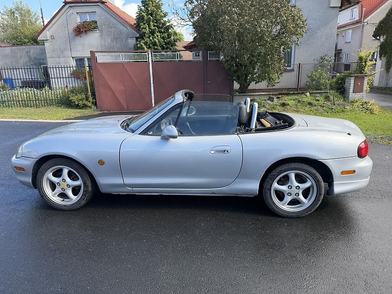 Mazda MX-5 (1998) cabriolet 1.8i - fotka 6 z 9