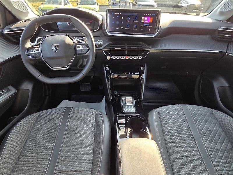 Peugeot 208 (2025)  Hybrid e-DCS 110 ALLURE - fotka 13 z 28