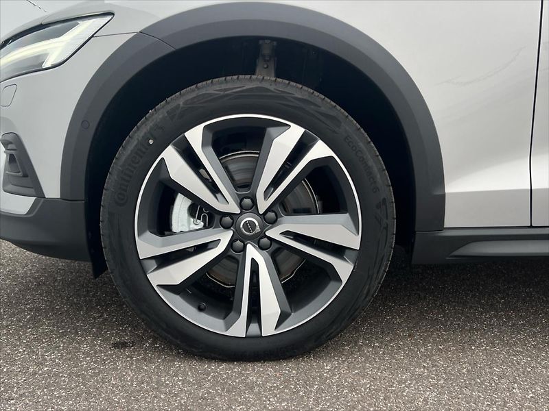 Volvo V60 2,0 AWD CROSS COUNTRY PLUS  B4 - fotka 12 z 28