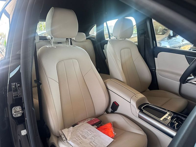 Mercedes-Benz GLA 200d 4MATIC - fotka 19 z 19