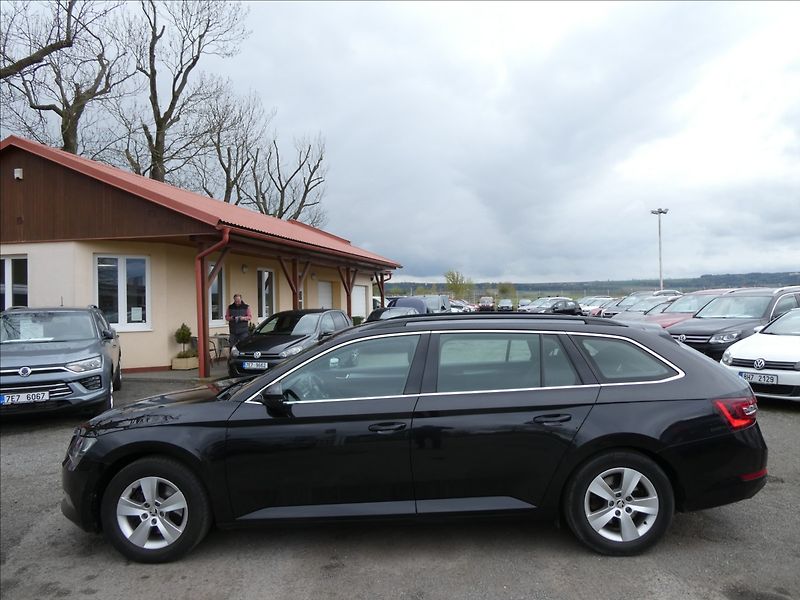 Škoda Superb 1,6 TDi 88kW DPH 2x kola - fotka 6 z 35