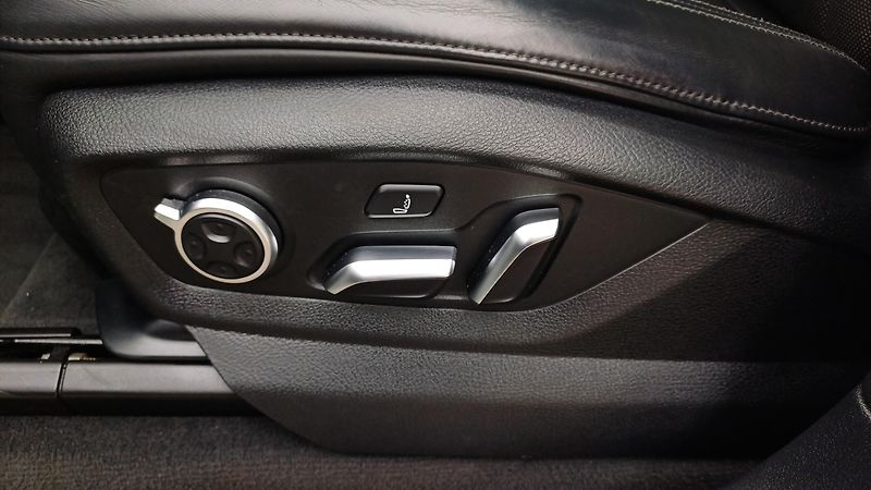 Audi SQ7 S-LINE 4.0 TDI 320kW 7míst. - fotka 27 z 50