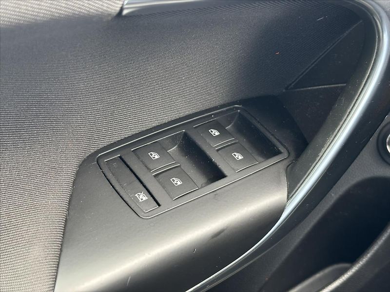 Opel Insignia 2,0 CDTi 125kW 4x4 NAVI KAMERA - fotka 32 z 44