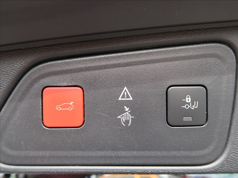 Peugeot 3008 1,2 PT,96kW,ALLURE,NovéČR,navi - fotka 24 z 26