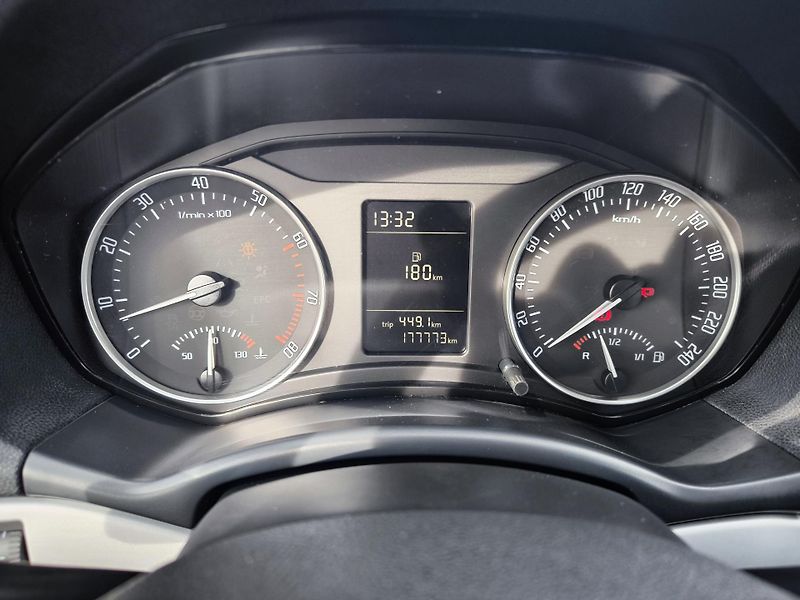 Škoda Octavia 1,4TSI 90kW 1 MAJITEL - fotka 33 z 49