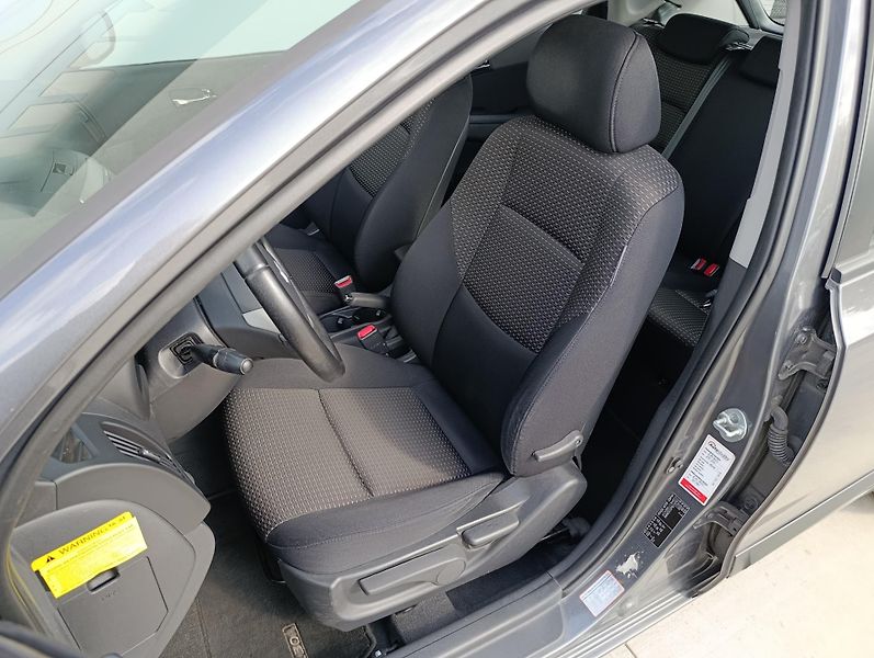 Hyundai i30 1.4 CVVT 80kW ČR  - fotka 12 z 31
