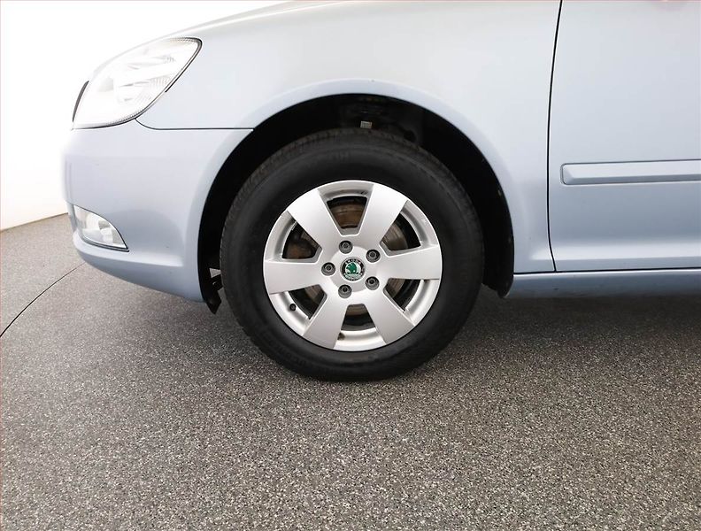 Škoda Octavia (2009) Elegance 1.6, ČR,1.maj - fotka 18 z 18