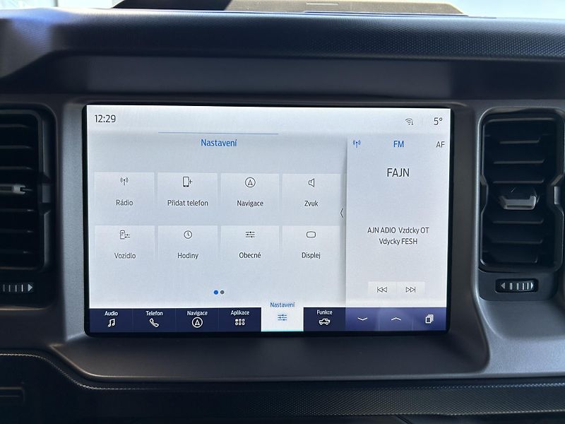 Ford Bronco 2.7 EcoBoost 246kW OUTER BANKS - fotka 29 z 36