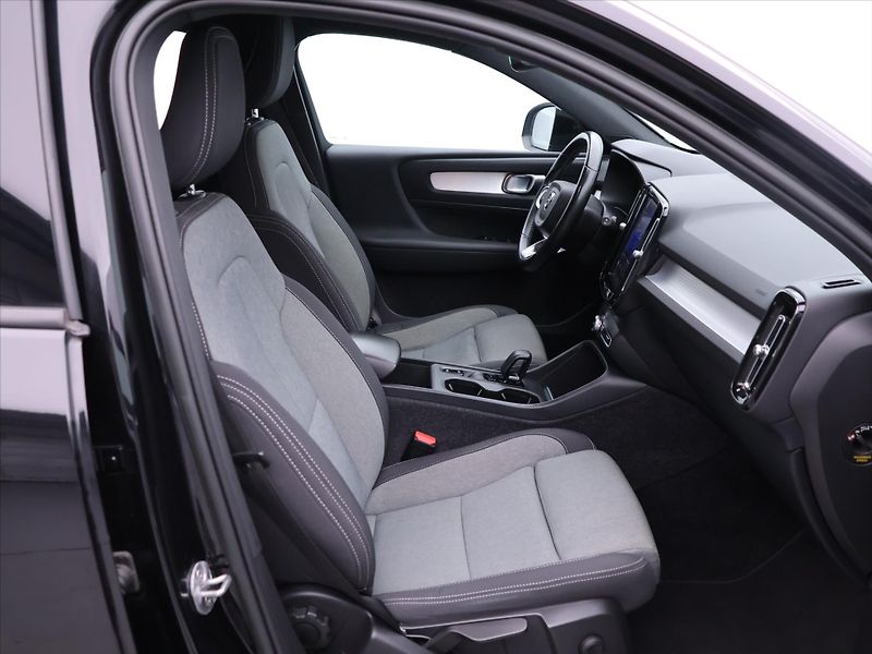 Volvo XC40 2,0 B3 120kW Core DCT CZ Záruk - fotka 13 z 32