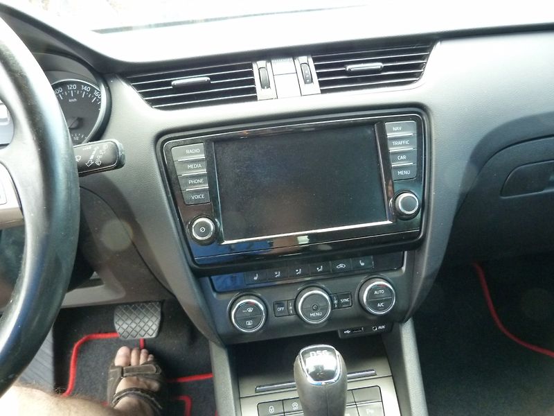Škoda Octavia 2.0 TDI JOJ - fotka 15 z 27