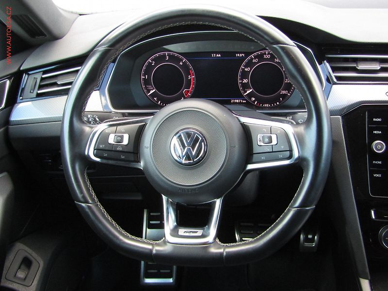 Volkswagen Arteon (2018) 2.0 TDi 4x4, ČR, R-Line - fotka 13 z 21