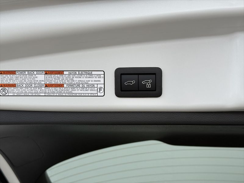 Toyota Corolla Cross 2,0 GR sport, Hybrid - fotka 23 z 24