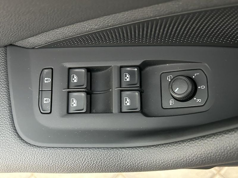 Škoda Superb 2.0 TDi L & K - fotka 14 z 30