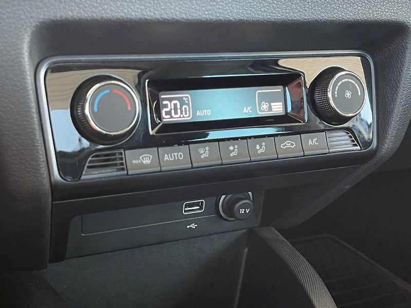 Škoda Fabia (2018) 1.0 TSI 70kW Style Plus combi - fotka 14 z 34