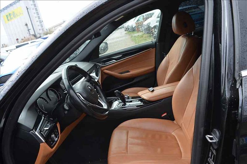 BMW Řada 5 (2017) 520D - fotka 16 z 20