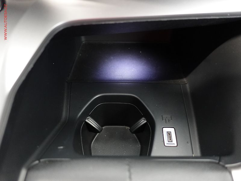 Peugeot 308 (2022) 1.2PT, ČR, Klima - fotka 18 z 21