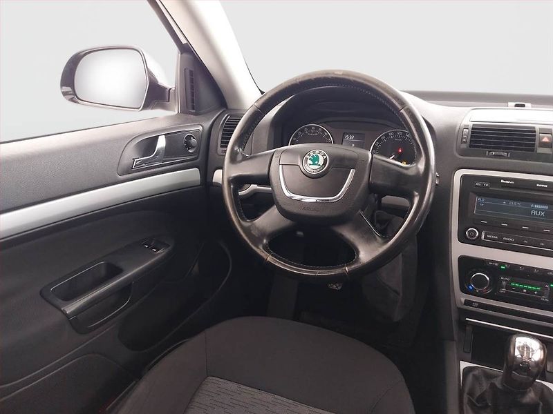 Škoda Octavia (2009) Elegance 1.9 TDI, po STK - fotka 7 z 18