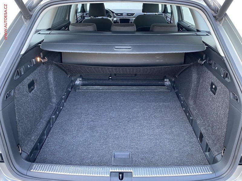 Škoda Superb (2017) 1.8 TSi, ČR, Style, DSG - fotka 7 z 17