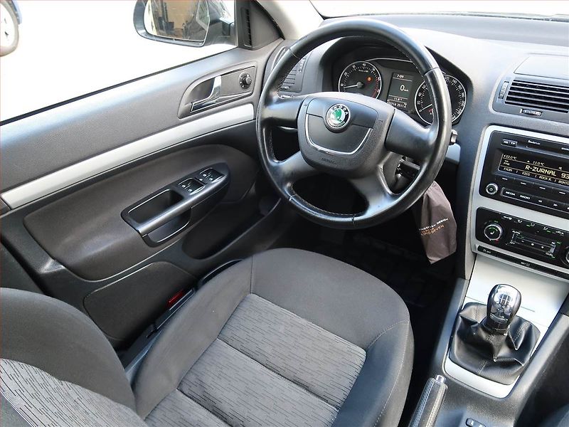 Škoda Octavia (2010) 1.4 TSI, Serv.kniha, Tempomat - fotka 7 z 16