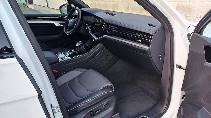 Volkswagen Touareg R-LINE 210kW-WEBASTO-HUD-TZ- - fotka 10 z 50