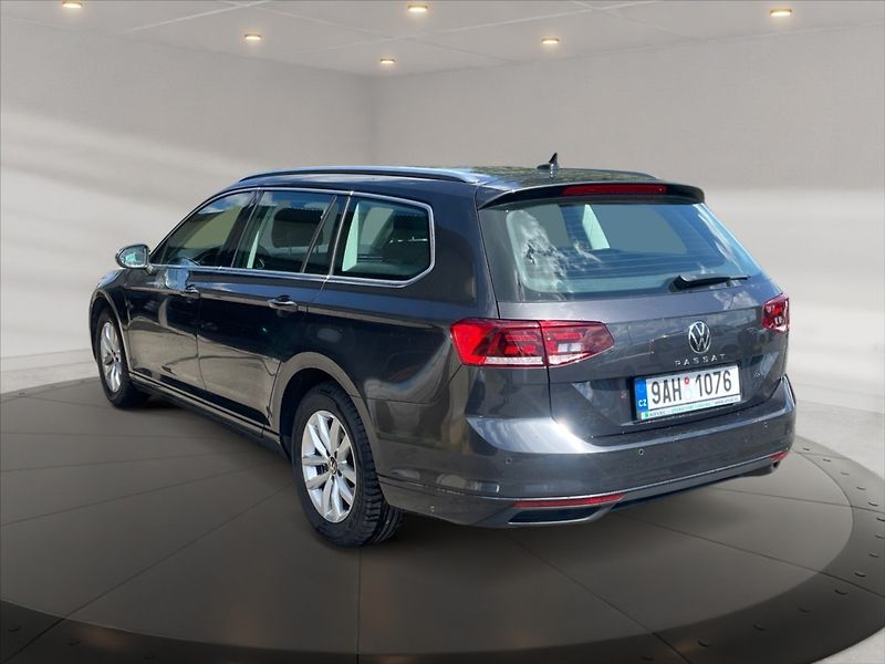 Volkswagen Passat 1,5 TSI Business DSG - fotka 4 z 11