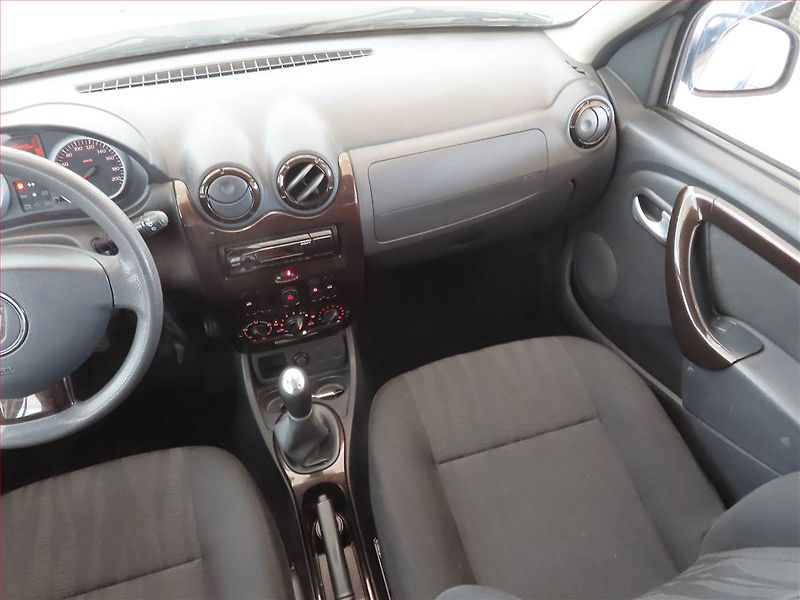 Dacia Duster (2012) 1.6 16V - fotka 8 z 13