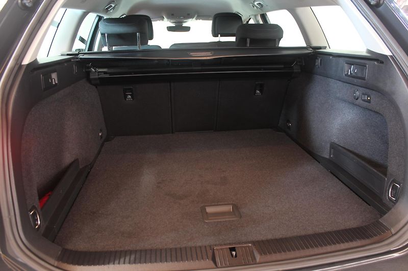Volkswagen Passat (2020) 2.0TDI DSG Navi Tažné Display - fotka 7 z 25
