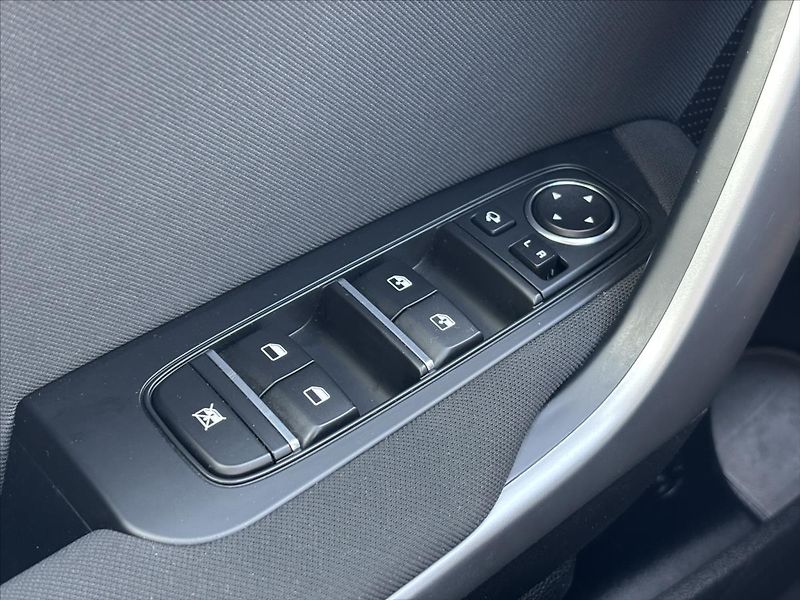 Kia Ceed 1,5 TGDi TOP ZÁRUKA CARPLAY - fotka 30 z 39