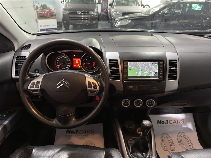 Citroën C-Crosser 2,2   HDI AWD EXCLUSIVE XENON - fotka 18 z 38