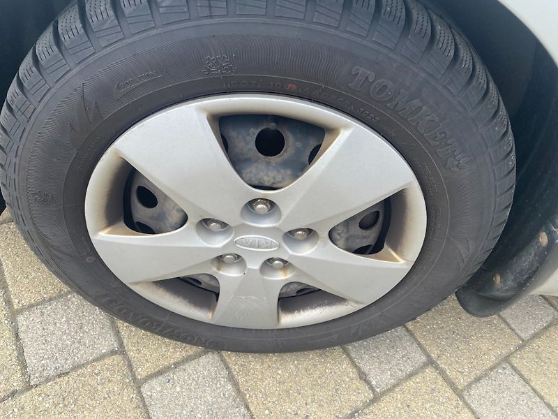 Kia Ceed (2010) 1.4  ČR - fotka 7 z 16