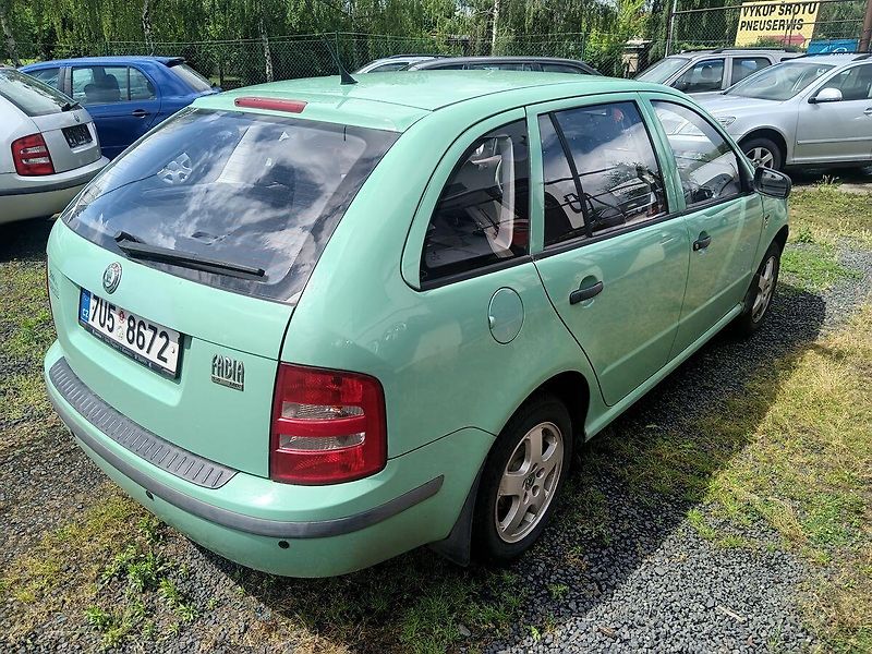 Škoda Fabia 1.4 MPI Combi - fotka 5 z 24