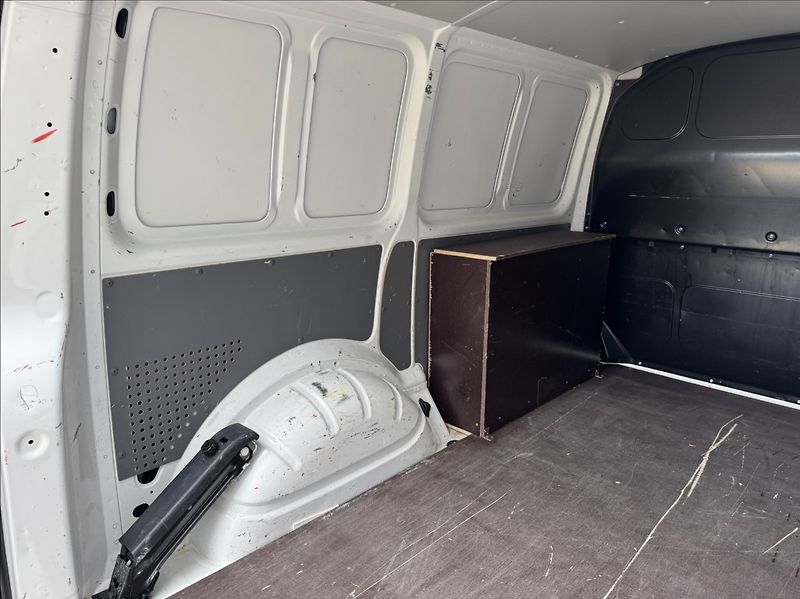 Volkswagen Transporter 2,0 TDI L1H1 DPH 1.maj původČR - fotka 19 z 50