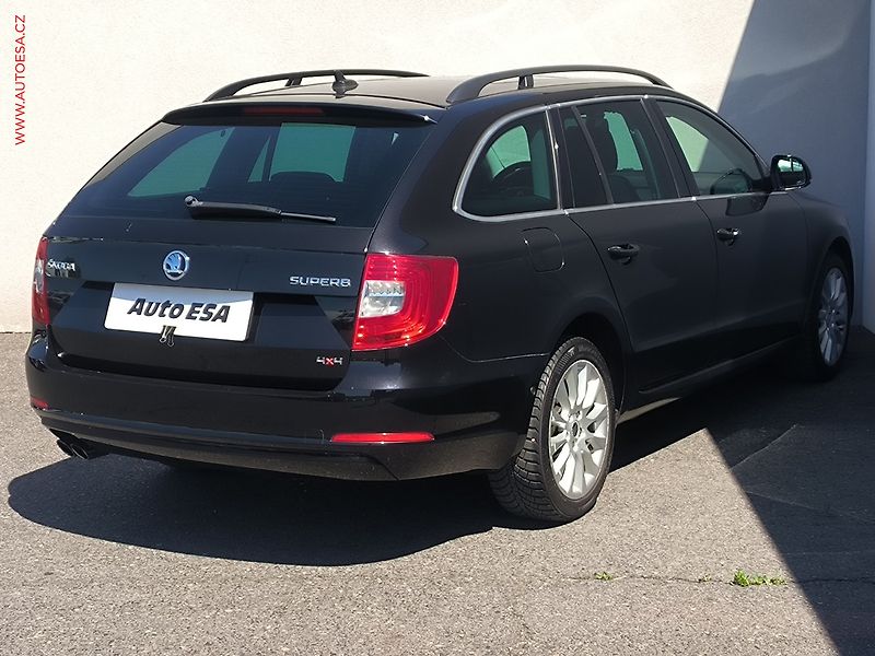 Škoda Superb (2015) 1.8 TSi 4X4, Ambition, navi - fotka 4 z 22