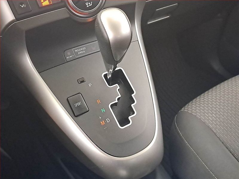 Toyota Verso (2013) 1.8 Valvematic, Automat - fotka 13 z 17