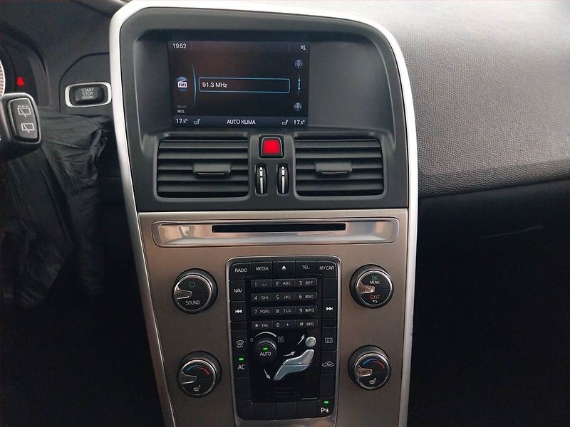Volvo XC60 (2011) Momentum D4, Xenony, Tempomat - fotka 12 z 17
