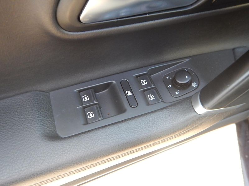 Volkswagen CC 2.0 TDI, DIGIKLIMA, TAŽNÉ - fotka 16 z 24
